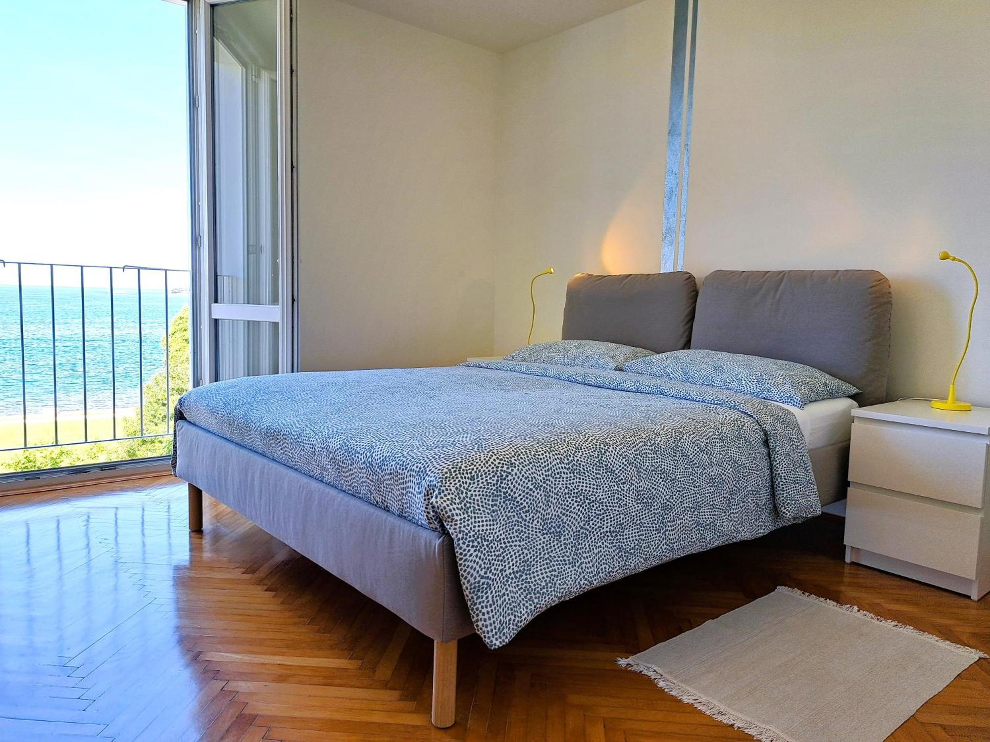 Apartment With A View Ровінь Екстер'єр фото